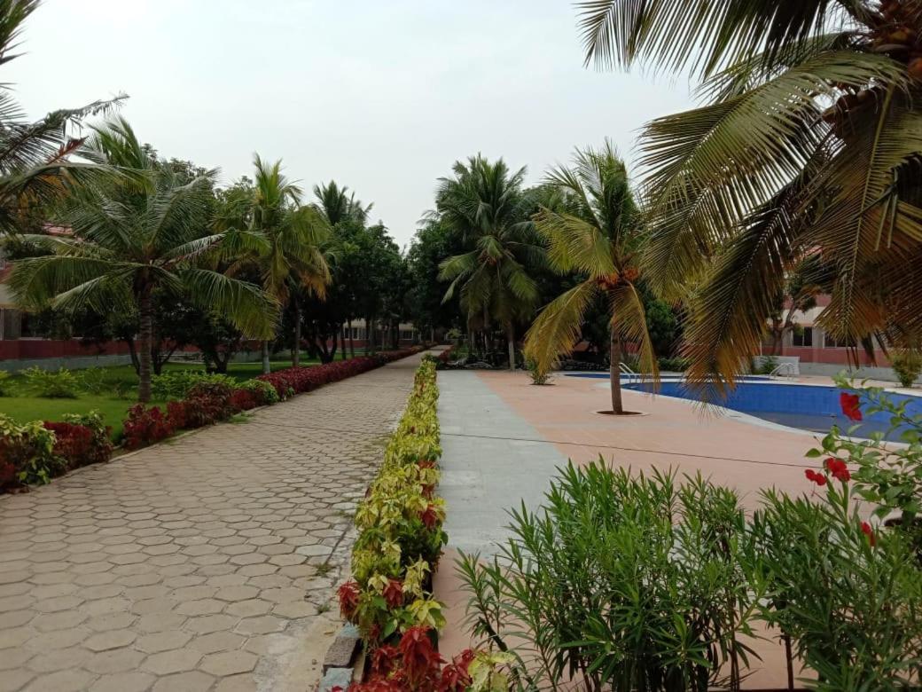 Coral Beach Resort Mahabalipuram Exterior foto