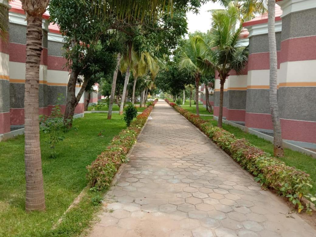 Coral Beach Resort Mahabalipuram Exterior foto