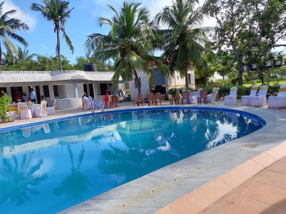 Coral Beach Resort Mahabalipuram Exterior foto